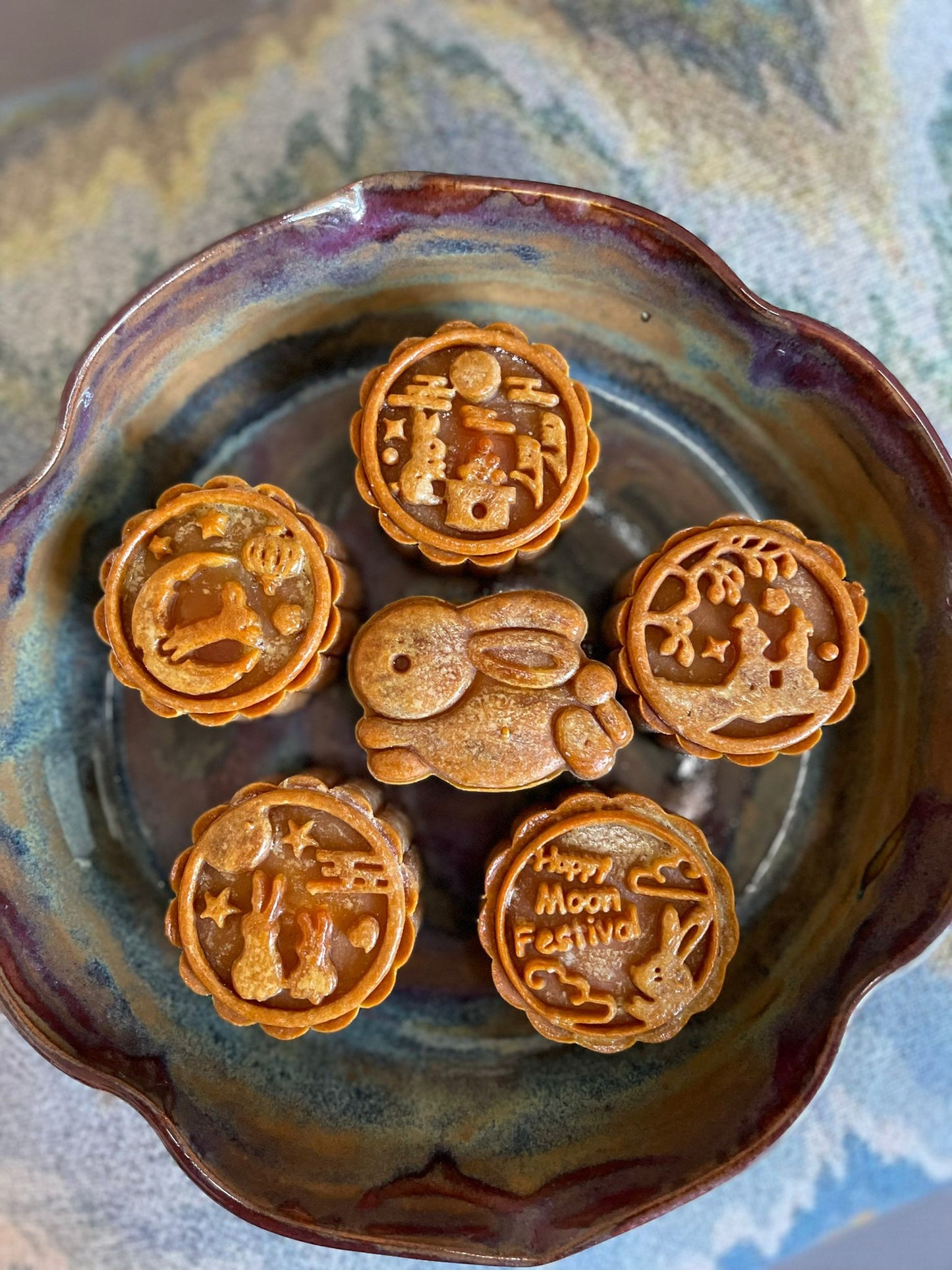 2024年團團圓圓兔仔傳統蓮蓉月餅Lotus Seed Paste with Salted Egg Yolks Mooncake